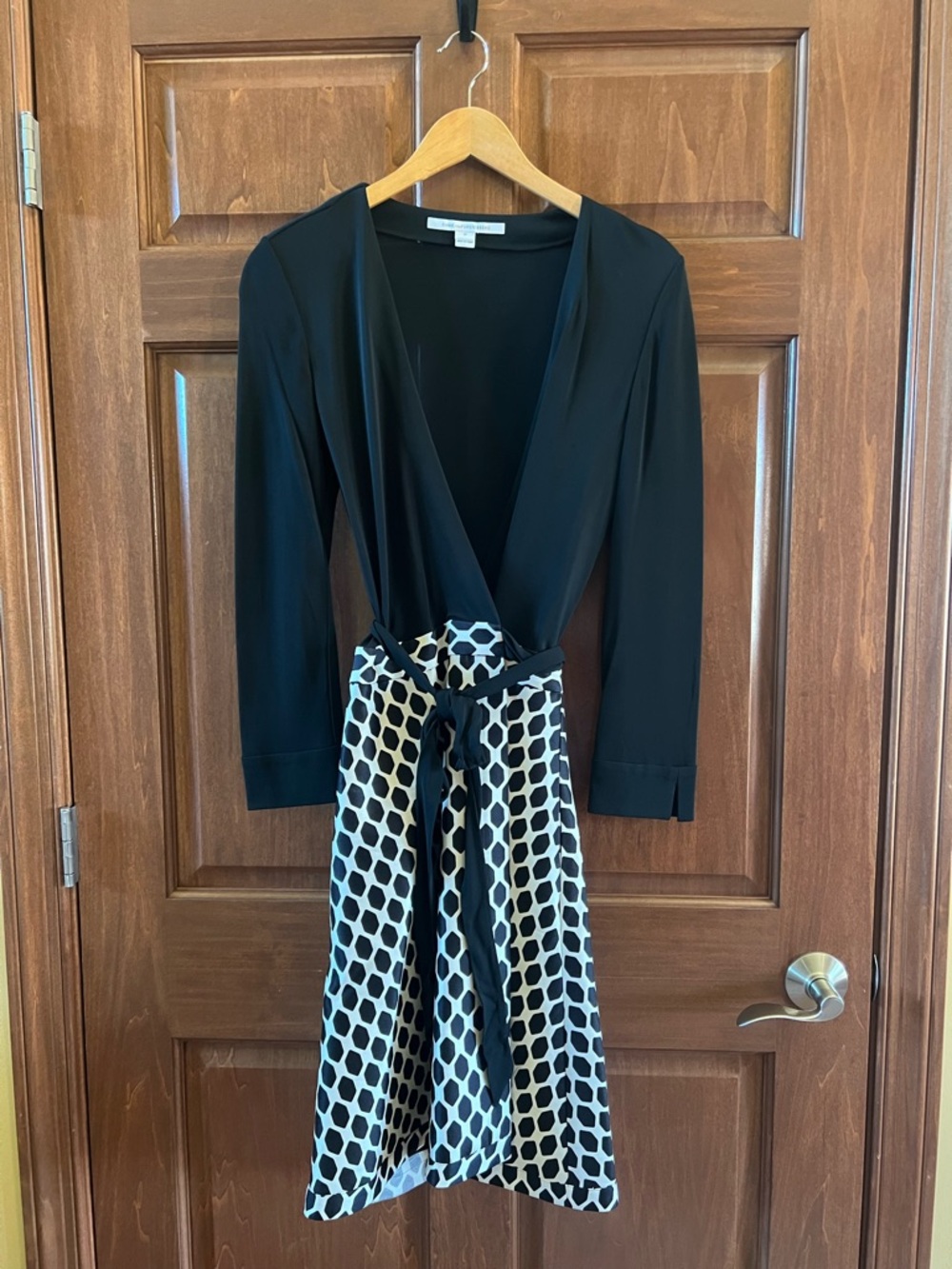 Diane Von Furstenberg Dress Amelia Wrap with Geometric Print Black Cream Size 10